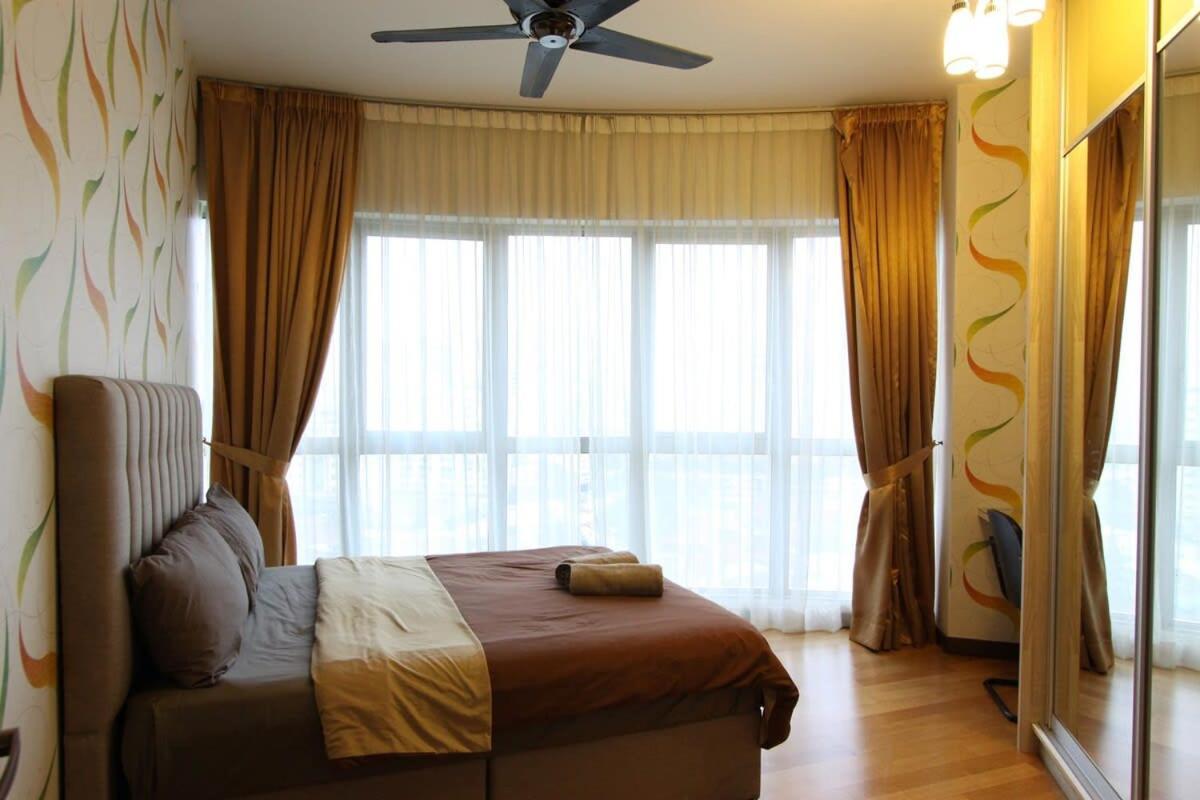 Apartment Luxury 3 Bedroom At Regalia