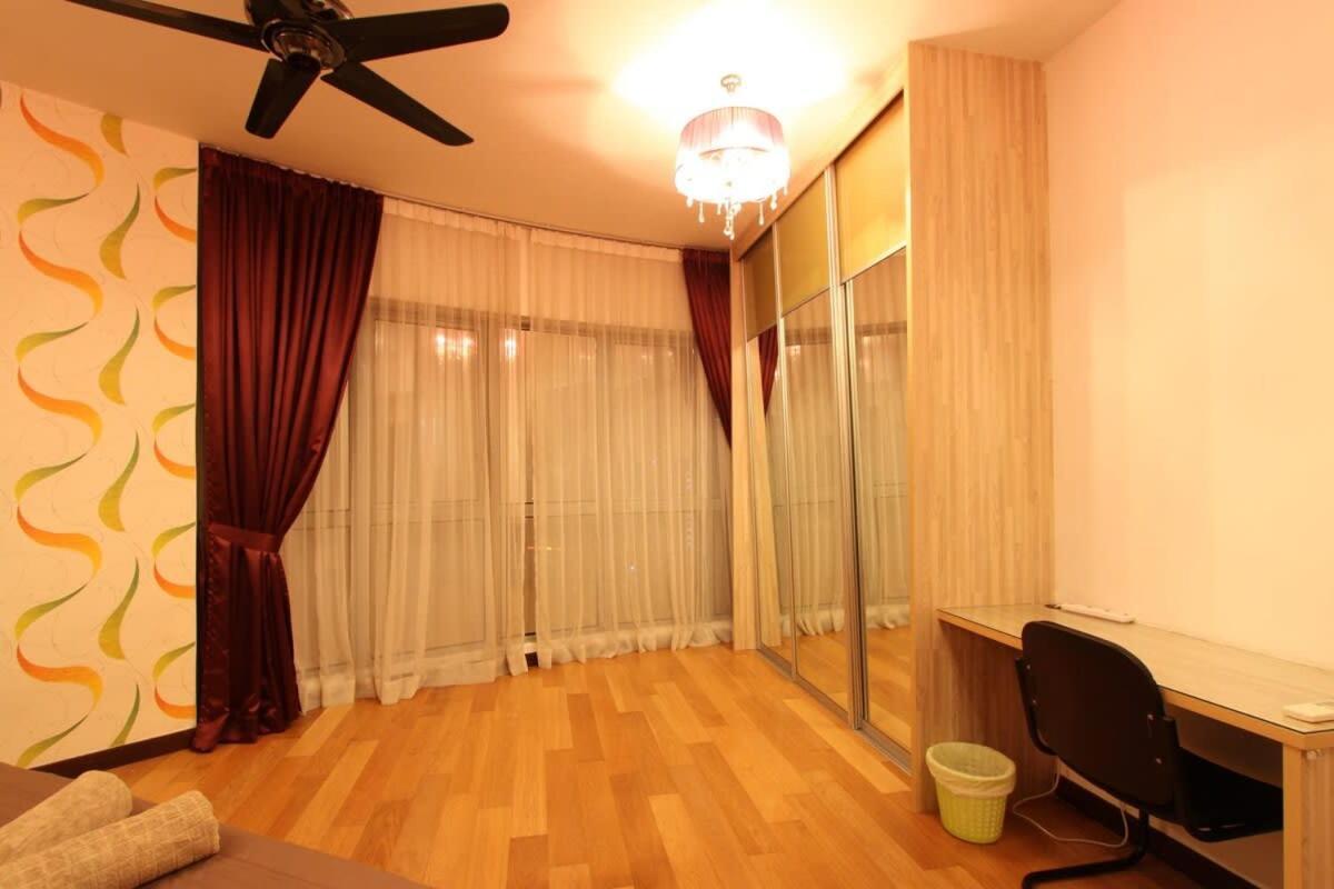 Luxury 3 Bedroom At Regalia Apartment
