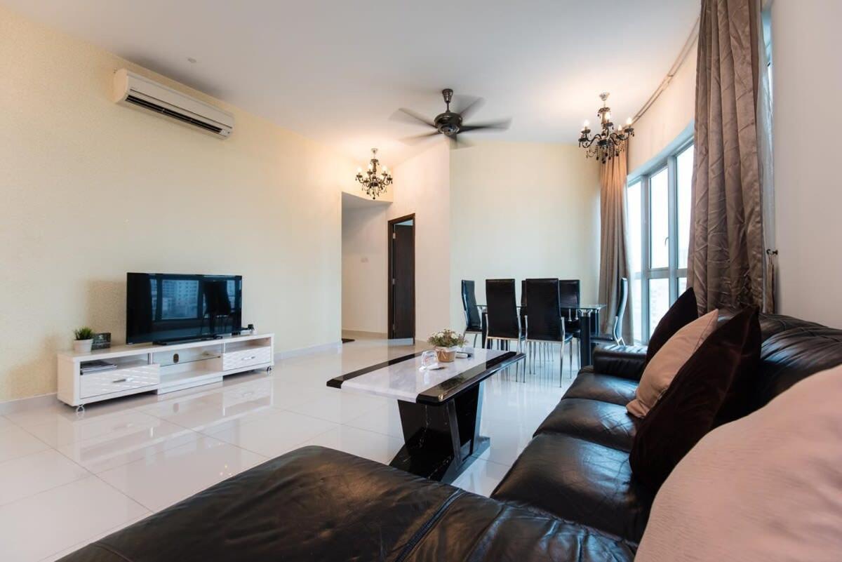 Luxury 3 Bedroom At Regalia Apartment Kuala Lumpur